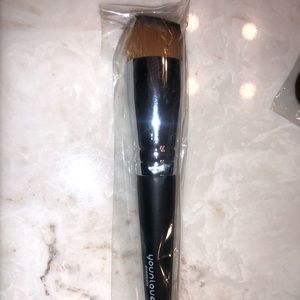 Younique liquid foundation brush brand new
